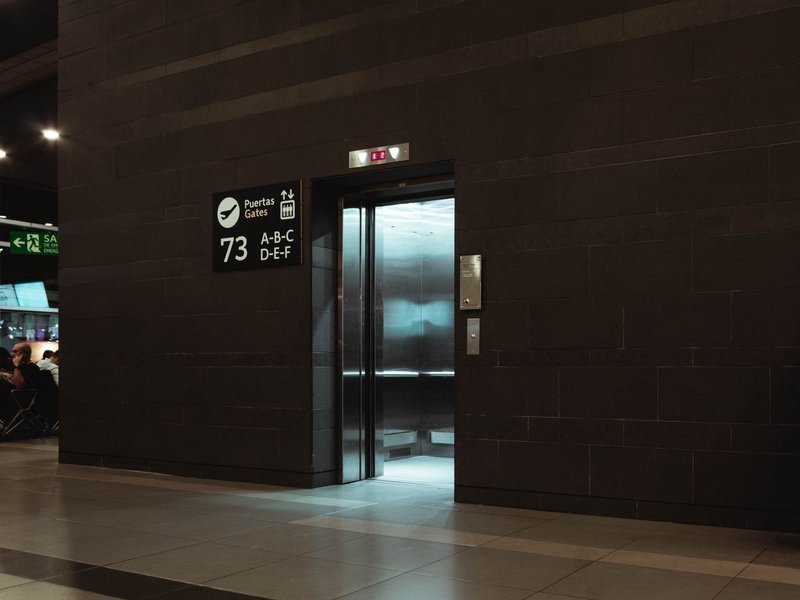 Image{width=800,height=600,url='https://www.aria.net/hubfs/industries/elevator-maintenance-repair/aria-elevator-maintenance-repair-transaction-closing-process.jpg',altText='',fileId=null}