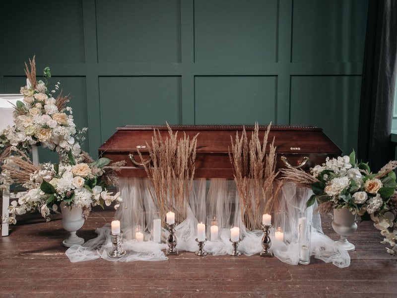Image{width=800,height=600,url='https://www.aria.net/hubfs/industries/funeral-homes-mortuaries/aria-funeral-homes-mortuaries-transaction-closing-process.jpg',altText='',fileId=null}