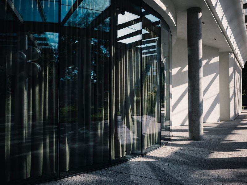 Image{width=800,height=600,url='https://www.aria.net/hubfs/industries/glass-glazing-storefront/aria-glass-glazing-storefront-transaction-closing-process.jpg',altText='',fileId=null}