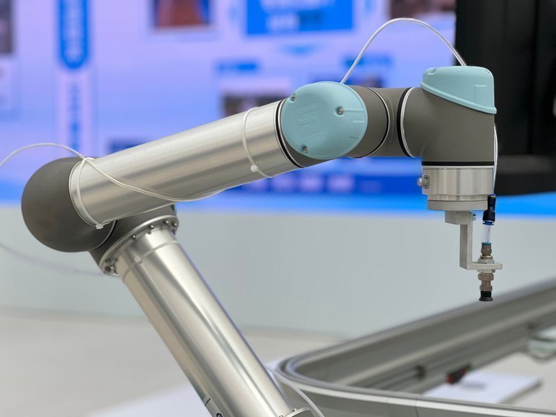 Image{width=800,height=600,url='https://www.aria.net/hubfs/industries/industrial-automation-robotics/aria-industrial-automation-robotics-transaction-closing-process.jpg',altText='',fileId=null}