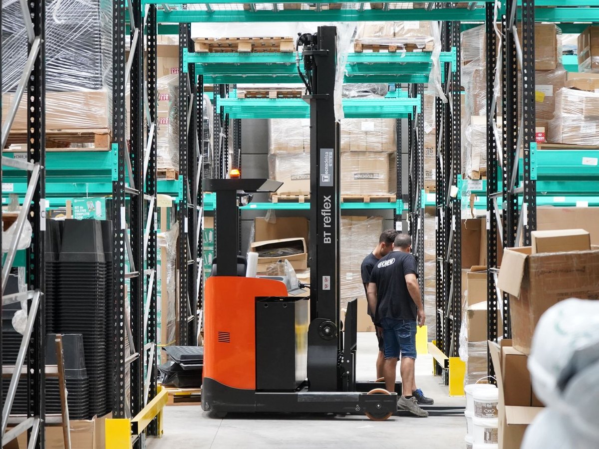 Janitorial Equipment Supply Business Valuation & Exit Strategy Guide