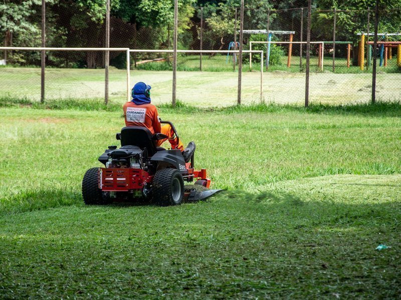 Image{width=800,height=600,url='https://www.aria.net/hubfs/industries/landscaping-lawn-care/aria-landscaping-lawn-care-transaction-closing-process.jpg',altText='',fileId=null}