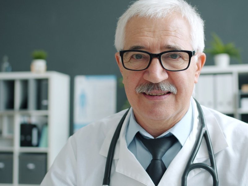 Image{width=800,height=600,url='https://www.aria.net/hubfs/industries/physical-therapy-clinics/aria-physical-therapy-clinics-ma-advisor-consultation.jpg',altText='',fileId=null}