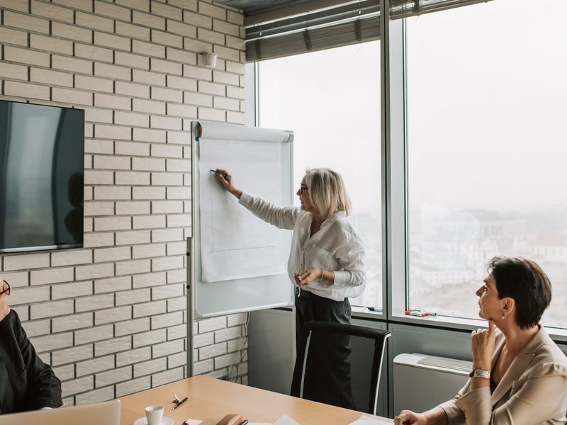 Image{width=800,height=600,url='https://www.aria.net/hubfs/industries/vertical-ai-automation/aria-vertical-ai-automation-transaction-closing-process.jpg',altText='',fileId=null}
